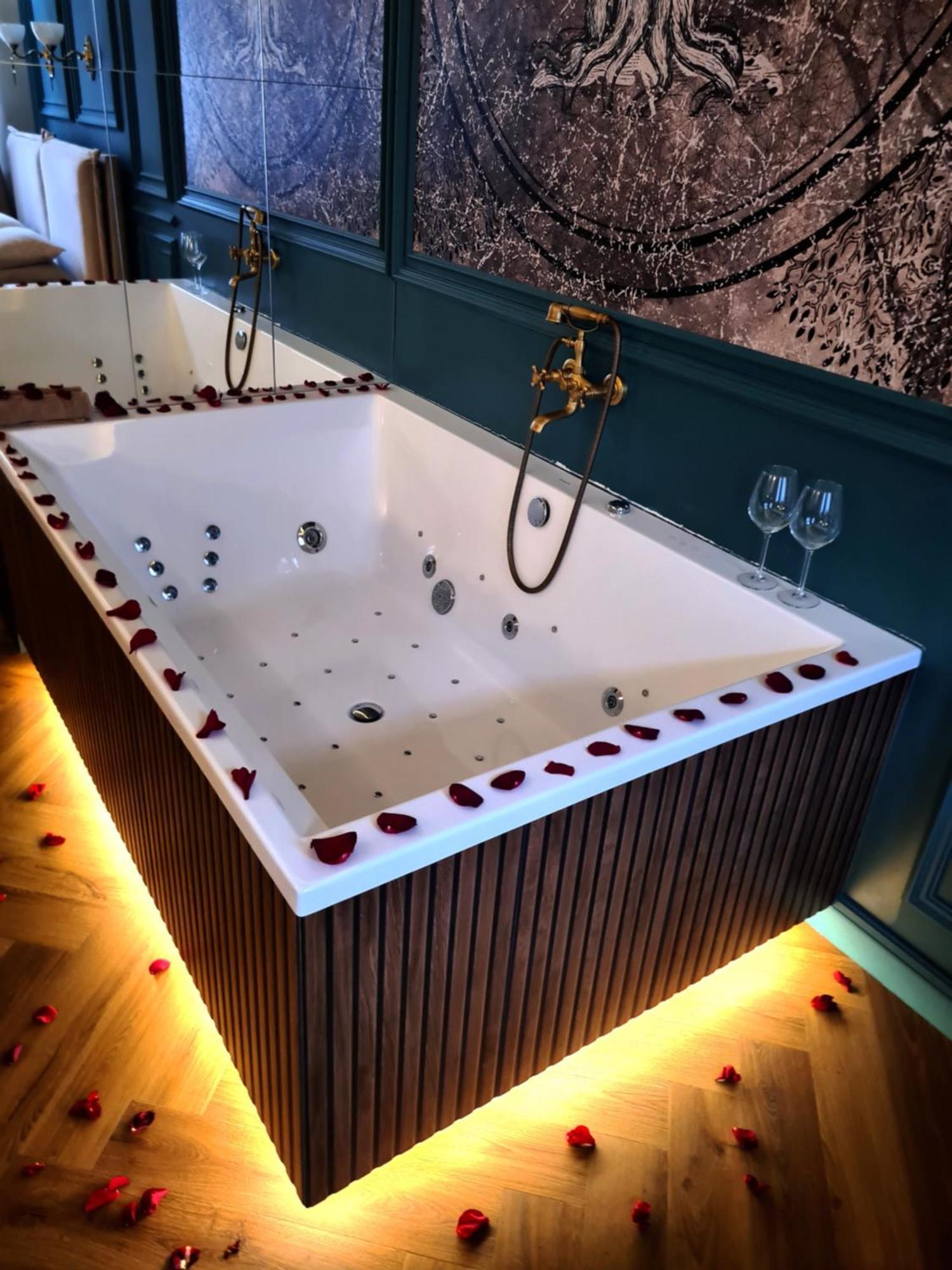 Art Jacuzzi Koletek Apartment Krakow Bagian luar foto