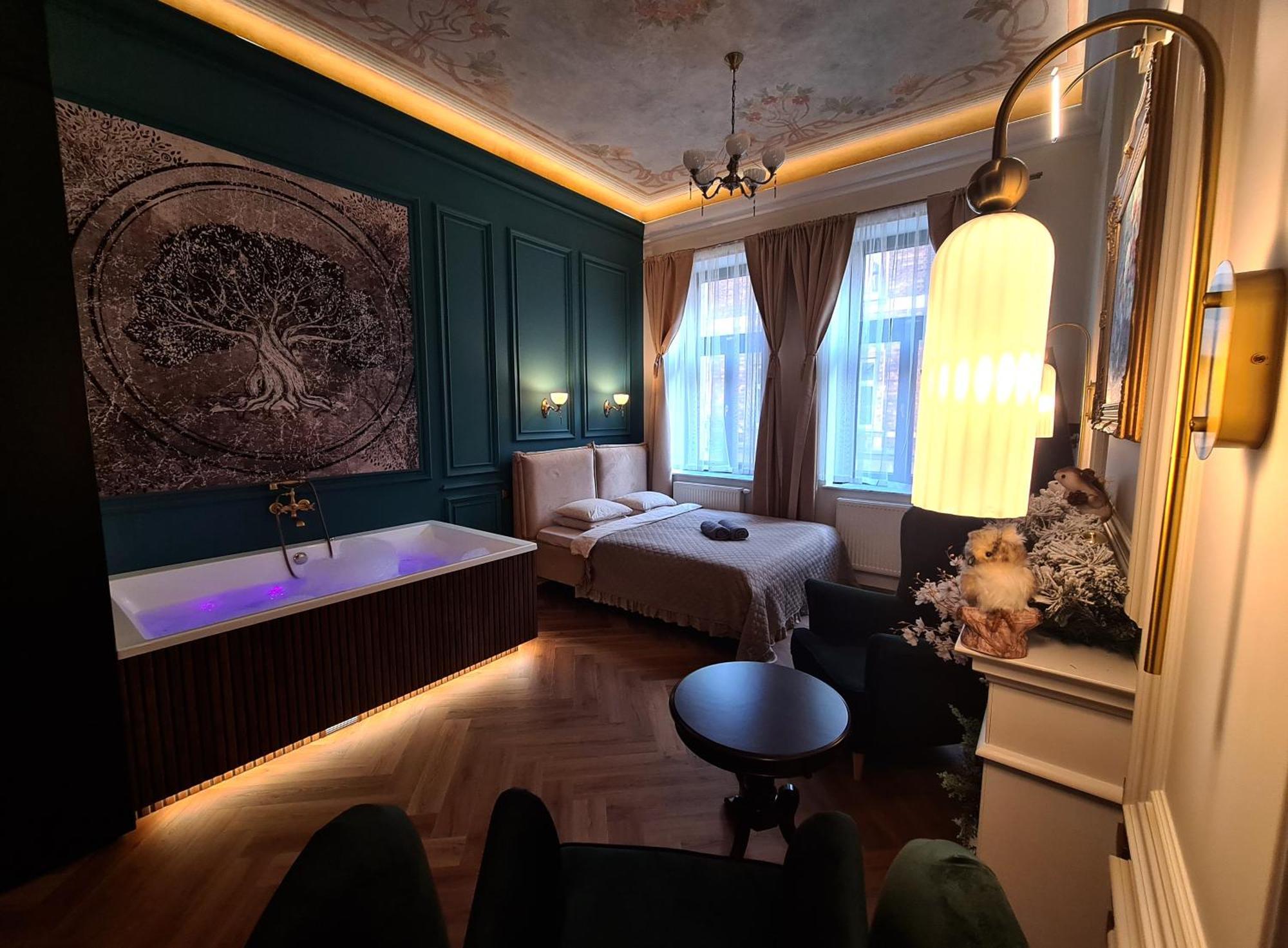 Art Jacuzzi Koletek Apartment Krakow Bagian luar foto