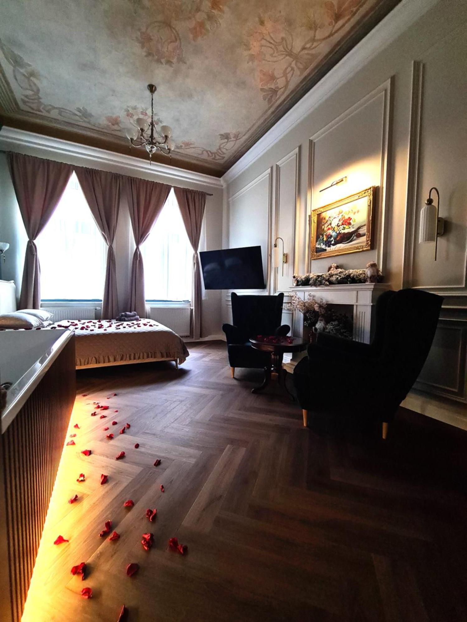 Art Jacuzzi Koletek Apartment Krakow Bagian luar foto